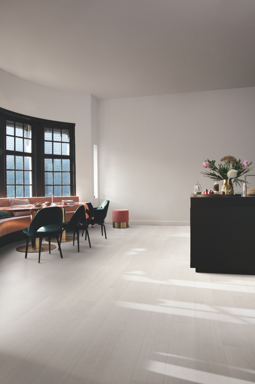 Ламинат Quick Step Impressive Дуб Серый лакированный IM4665 1380×190×8 фото в интерьере